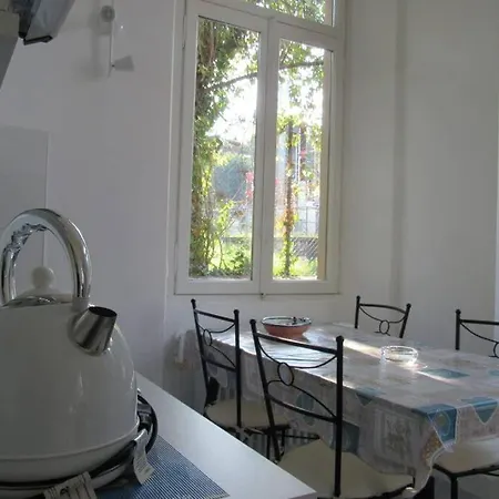 Peachey, Intero Piano Con Giardino Stresa